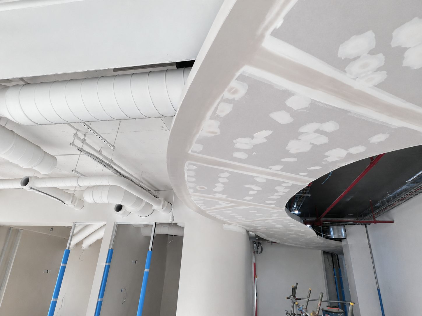 Curved plasterboard bulkhead ceiling, joints taped and filled flush