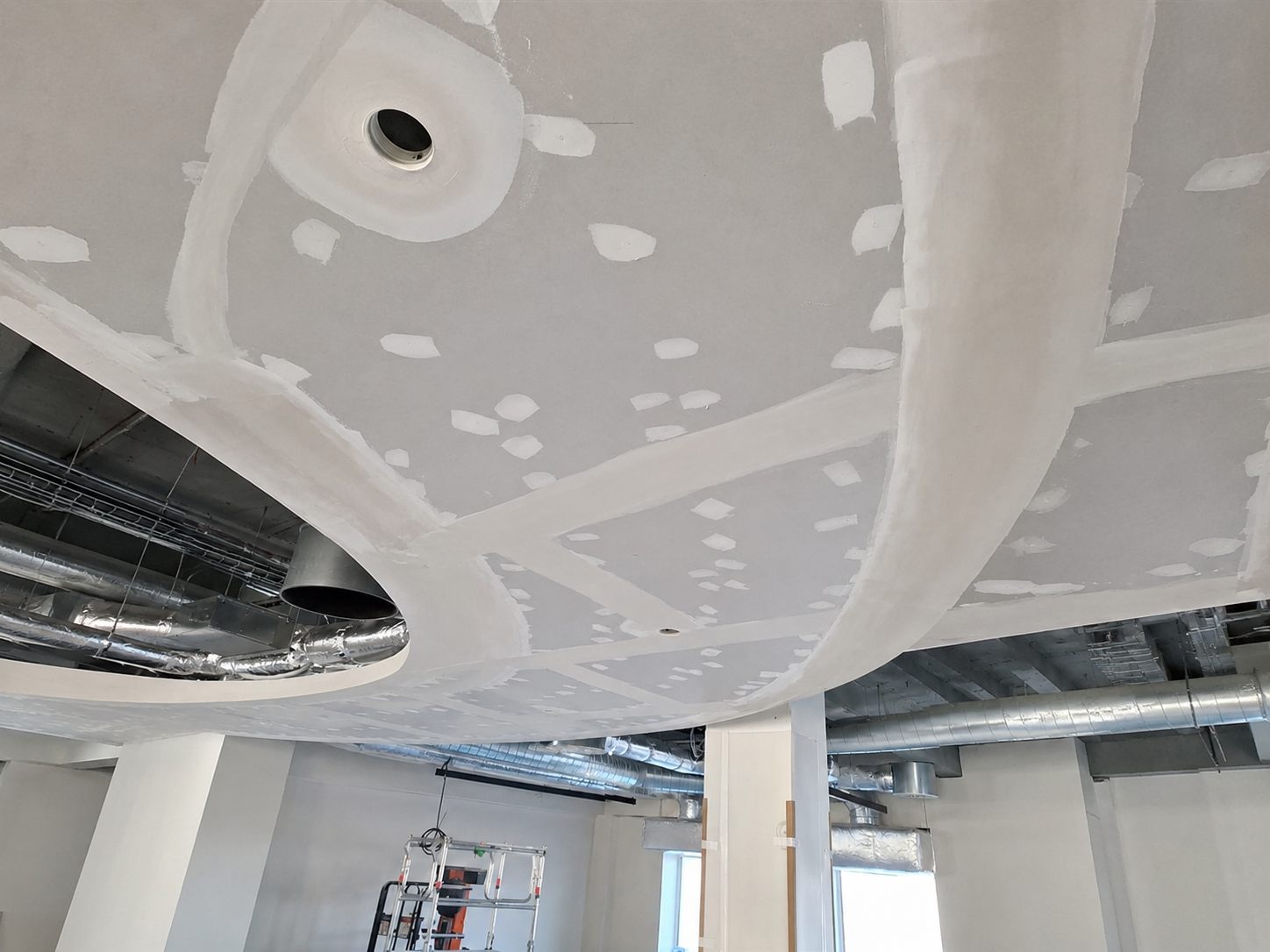 Curved ceiling bulkhead with all joints taped, filled and sanded